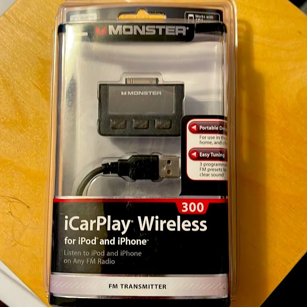 Monster iCarPlay Wireless 300 and 800